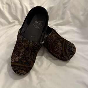 EUC Dansko Vegan Paisley Tapestry Velvet Clogs